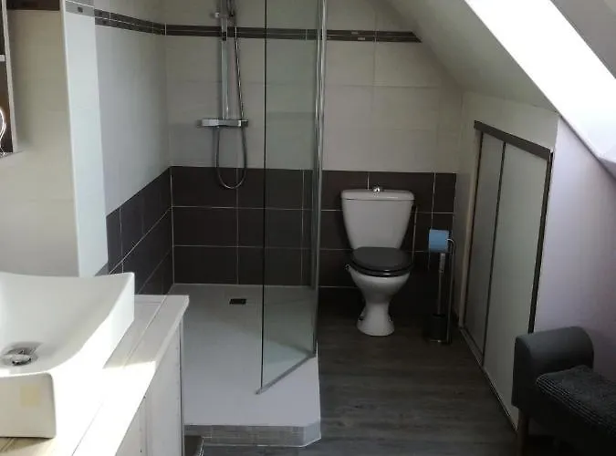 לינה וארוחת בוקר Rose Blanche 3*